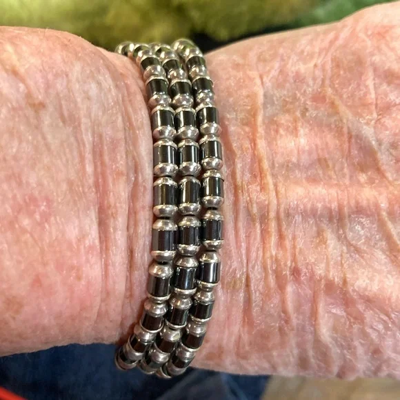 Womens 3 Stranded Bracelet Hematite Beads Sterling Silver - Picture 1 of 5